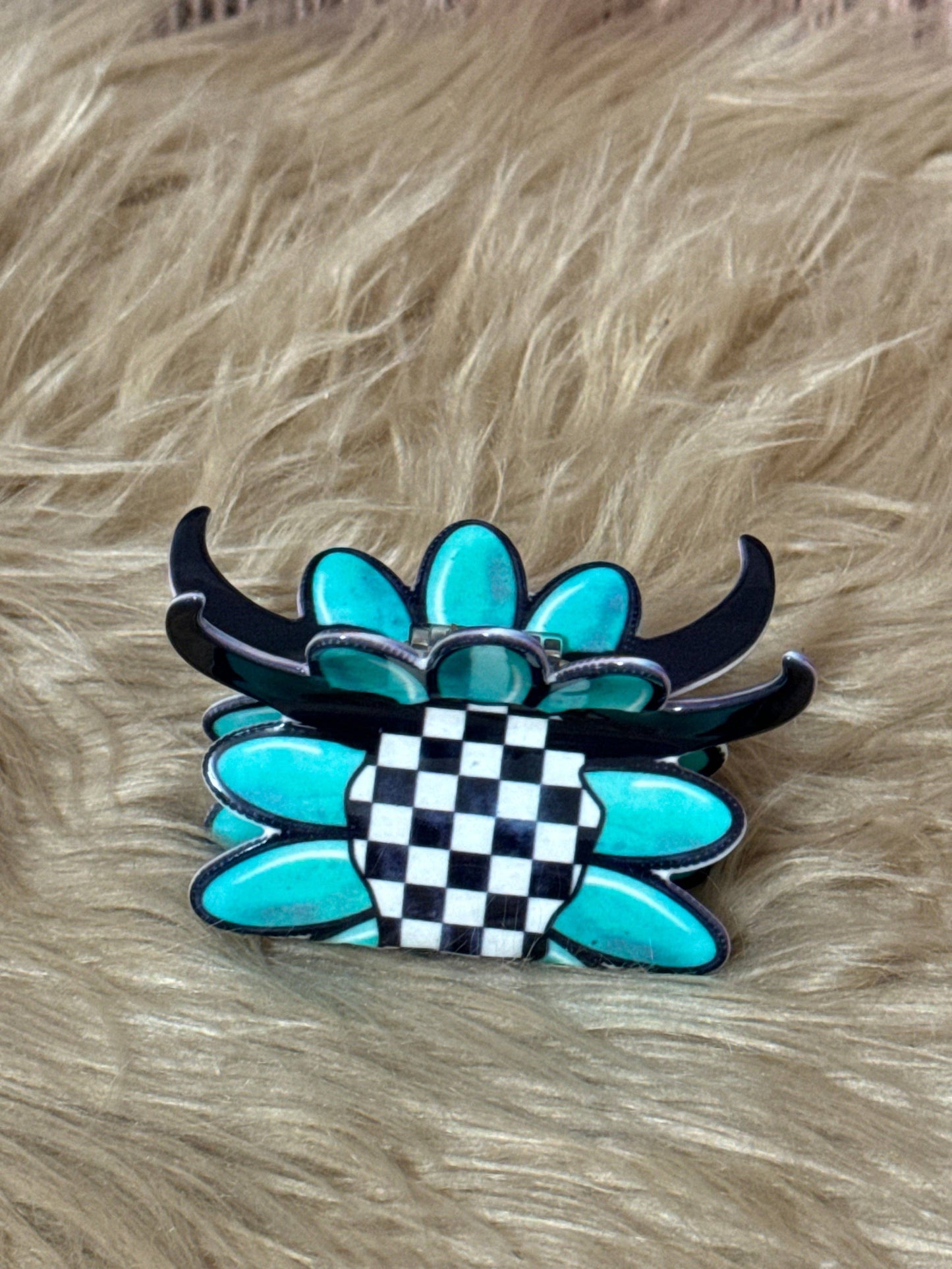 Checkered bullskull printed claw clip