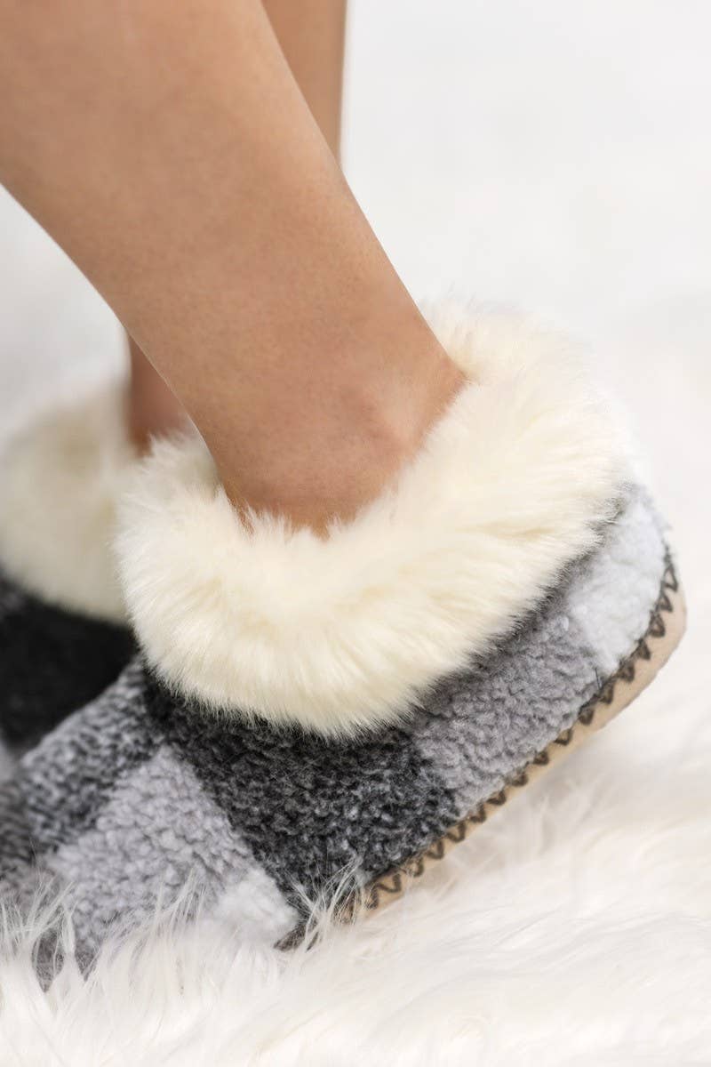 Buffalo Check and Fur Slippers: BLACK/WHITE(L/XL) shoe size 8-10